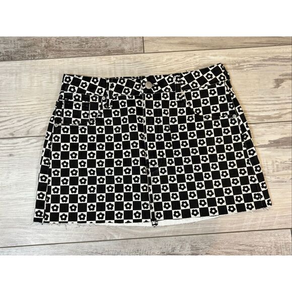 Pacsun black and white checked flowered mini skirt size 25 - Picture 2 of 12